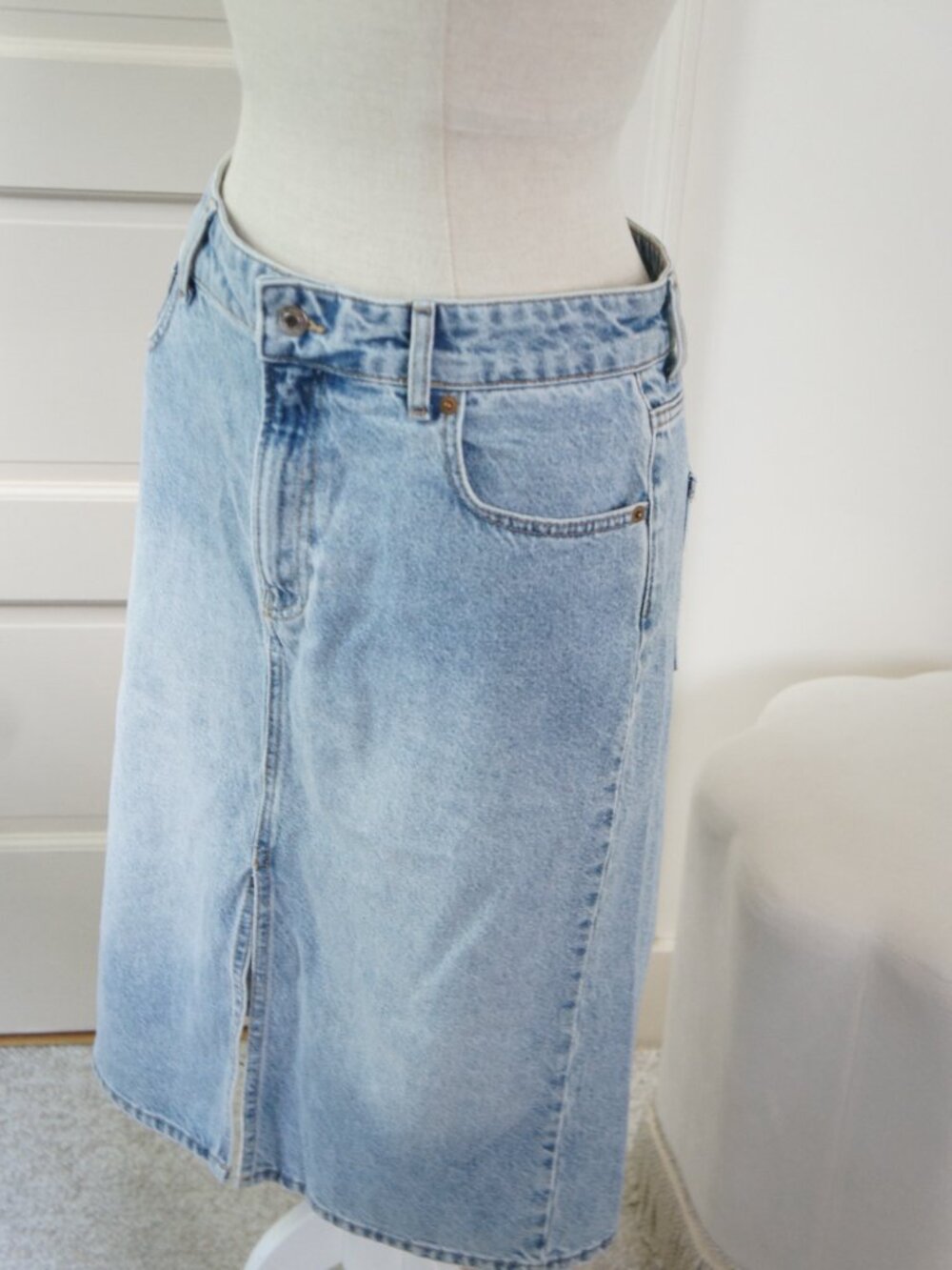 H&M Light Blue Denim Midi Skirt with Front Slit Size 6 NWT - Picture 2 of 12